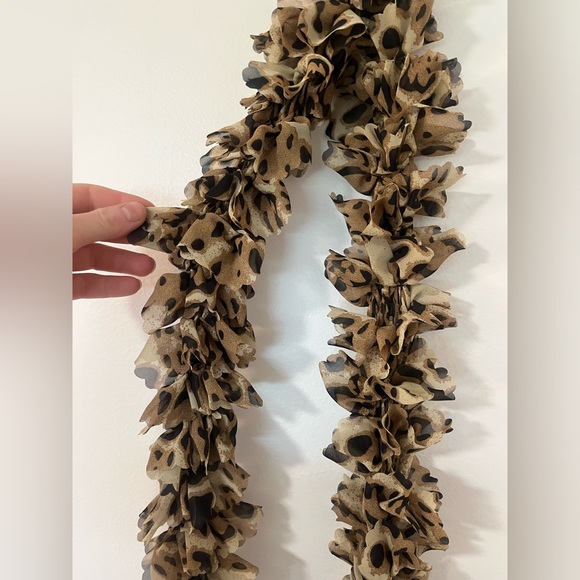Leopard Print Ruffle Scarf - Picture 4 of 5
